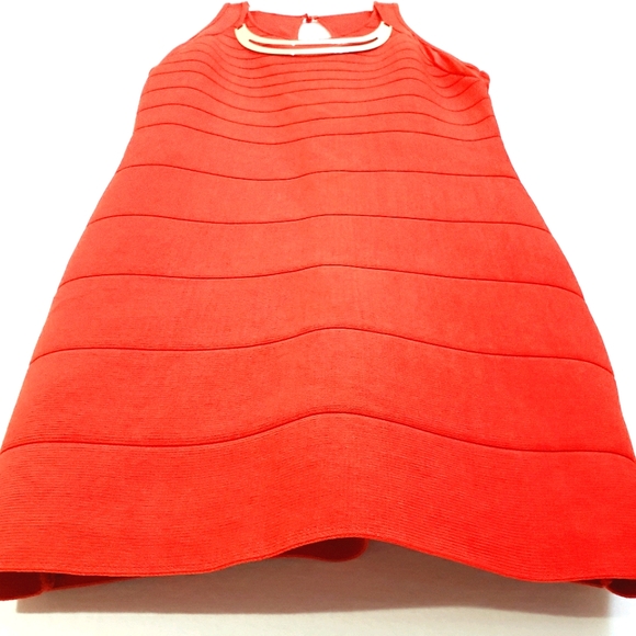 NWOT 2B Bebe Cherry Red Bandage Dress Gold/Neck… - Picture 4 of 14